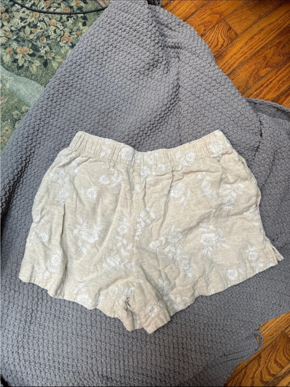 Linen-Blend Floral Print Women's Shorts in Beige - Picture 2 of 4